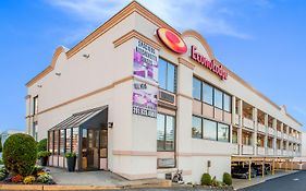 Super 8 By Wyndham Meadowlands